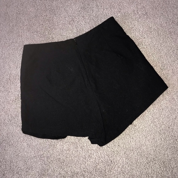 Black skort - Picture 2 of 3